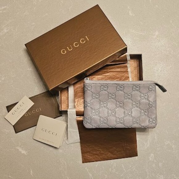 GUCCI Logo Zip Wallet Pouch. UNISEX. Embossed Logo. - Picture 2 of 7